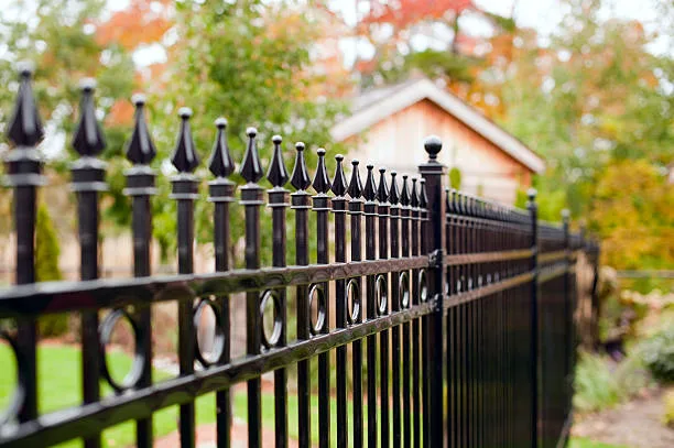 How to Hire a Fencing Contractor for Your Next Project?