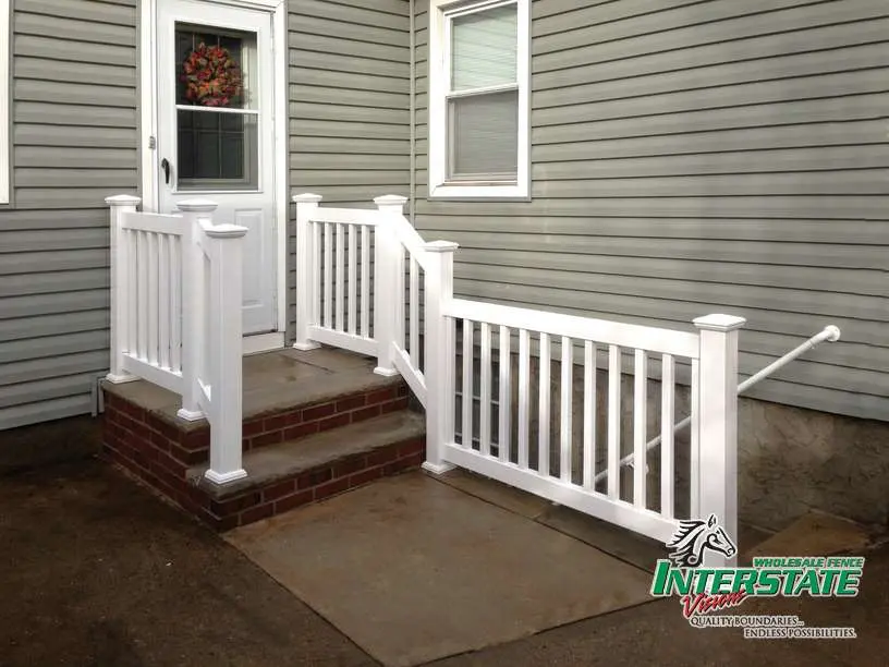 Flat outdoor vinyl railing